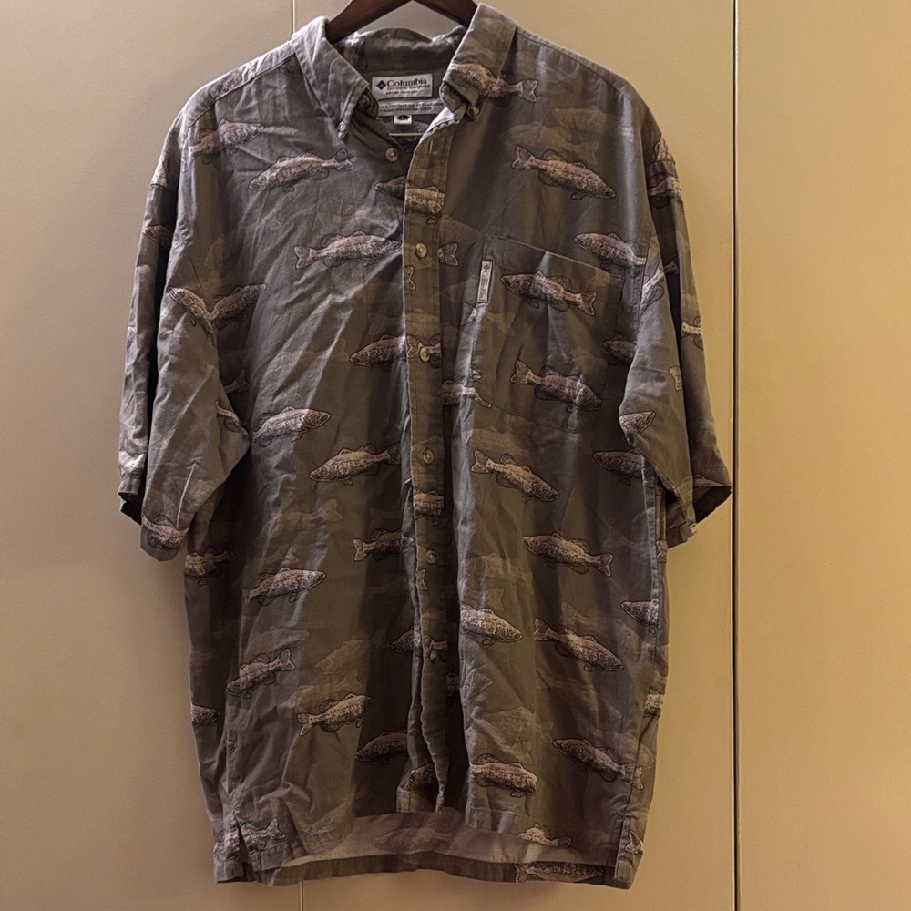 Columbia Men's Fish Pattern Short Sleeve Shirt Size L